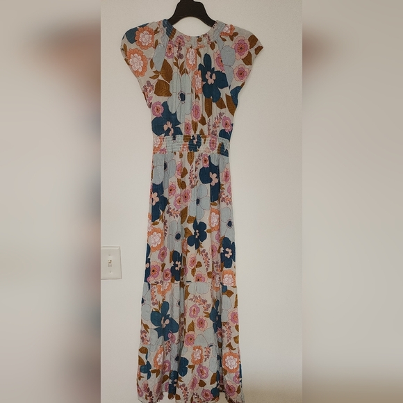 Floral Maxi Dress with Cap Sleeves - Picture 10 of 11